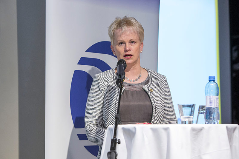 Tiina Linnainmaa:  Naiset ja miehet yhdessä osuustoimintaan