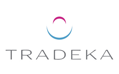 Kuvassa Tradekan logo. Valkoinen ympyrä, jossa violettia ja sinistä reunoissa. Alla teksti Tradeka.